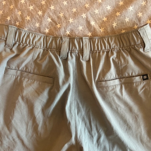 Banana Republic men’s gray shorts - size 34 9” inseam - Picture 6 of 6